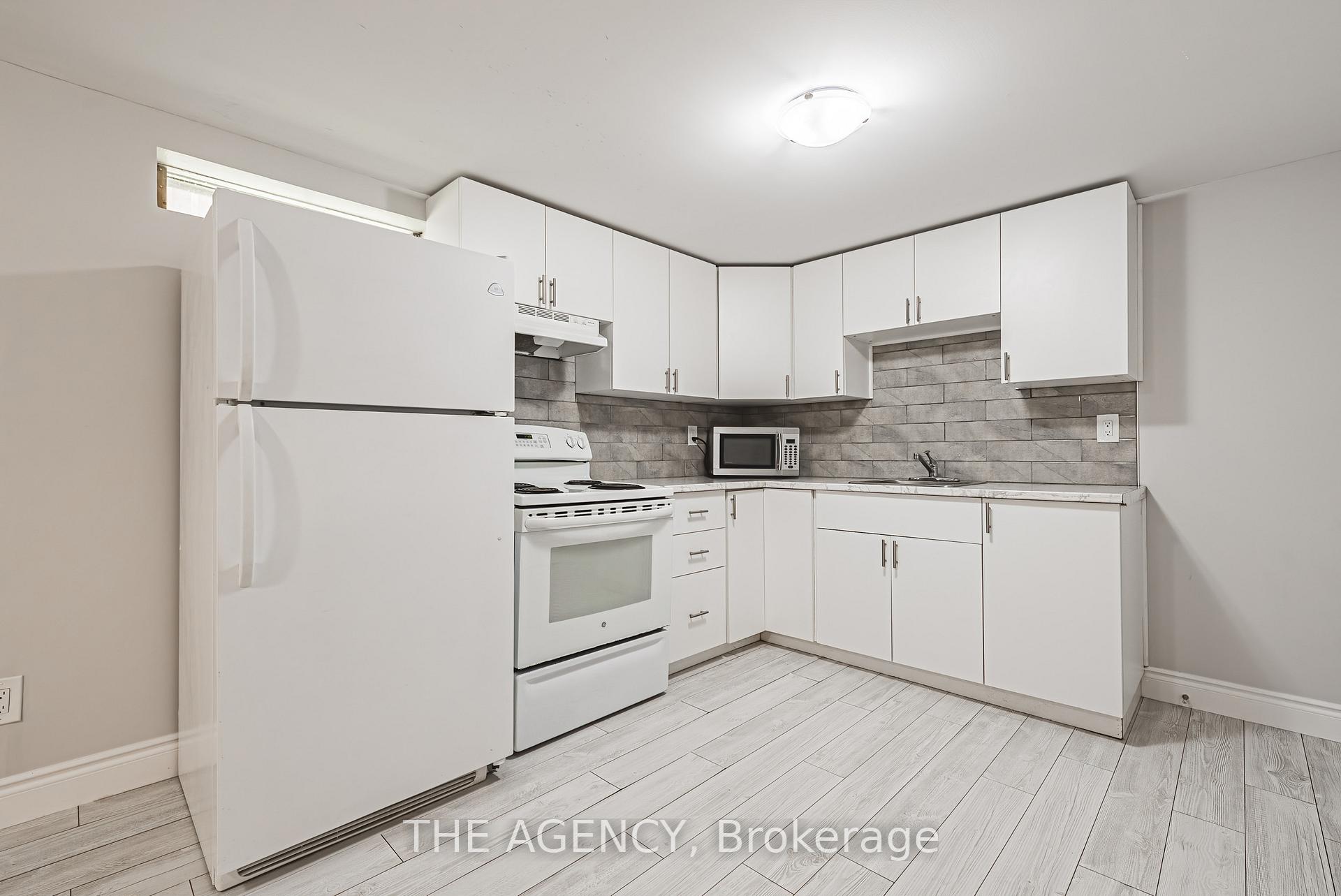 Photo 16 of 137 Pepperwood Crescent, Kitchener — HOMEH