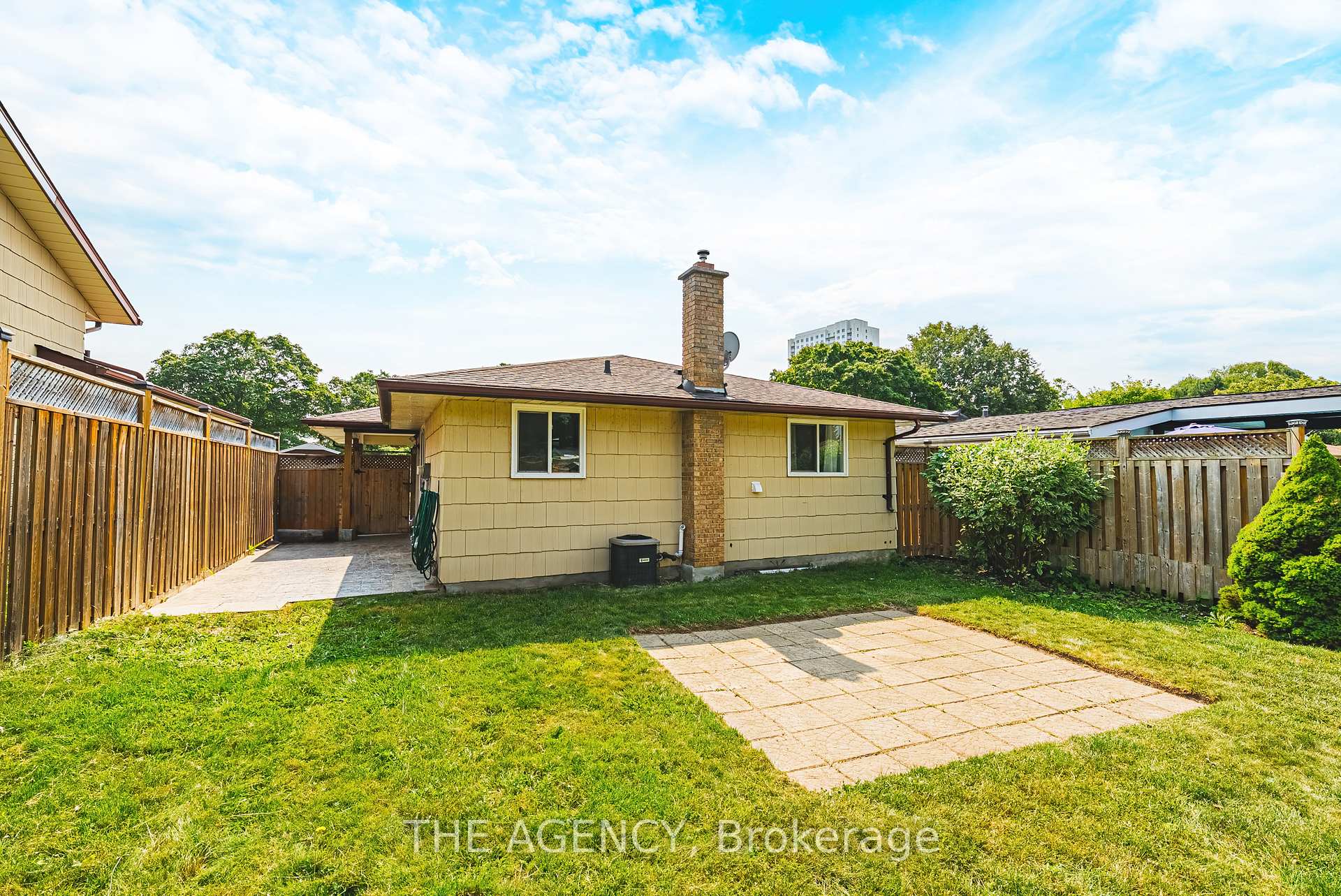 Photo 21 of 137 Pepperwood Crescent, Kitchener — HOMEH