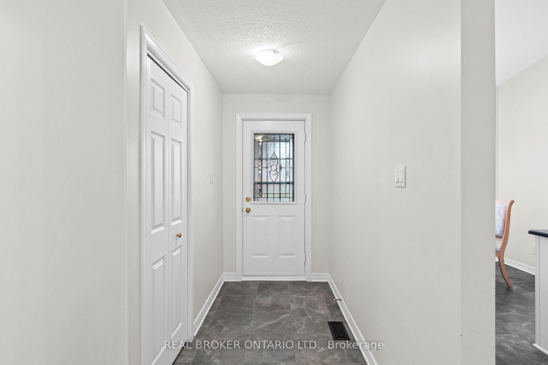 Photo 4 of 34 Bunting Lane, Ottawa, Kanata - Bridlewood — HOMEH