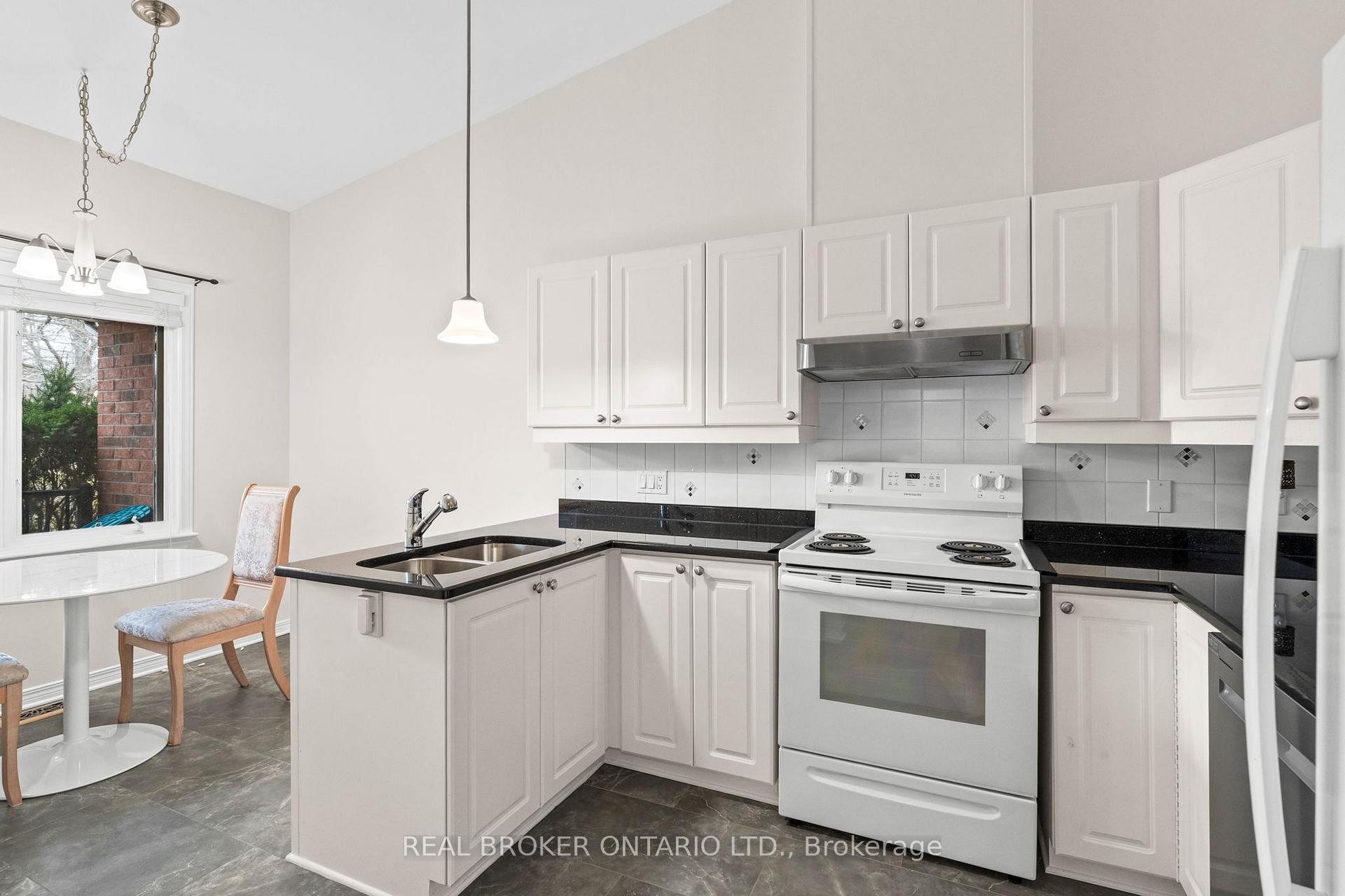 Photo 6 of 34 Bunting Lane, Ottawa, Kanata - Bridlewood — HOMEH