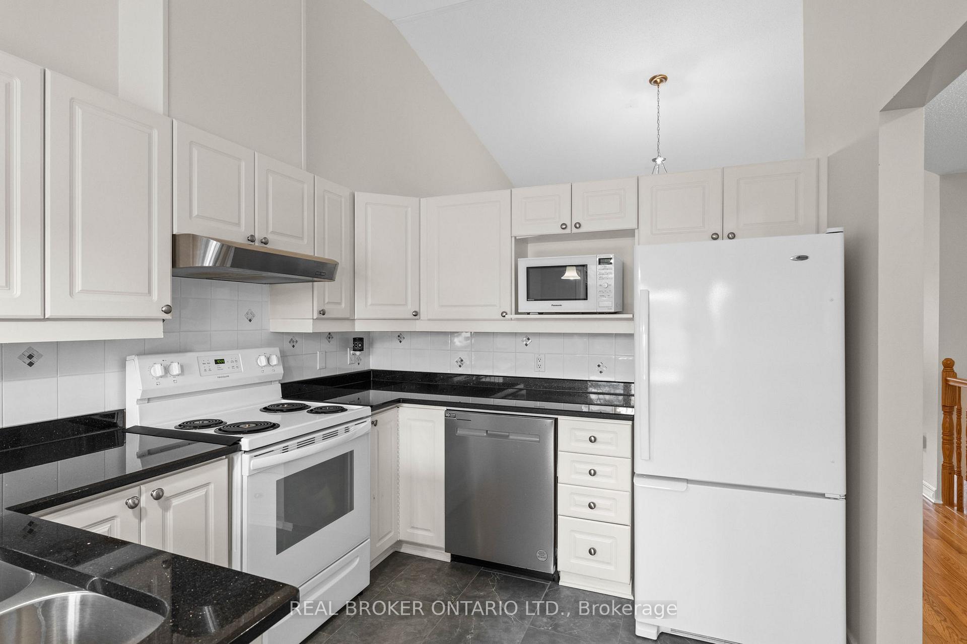 Photo 9 of 34 Bunting Lane, Ottawa, Kanata - Bridlewood — HOMEH