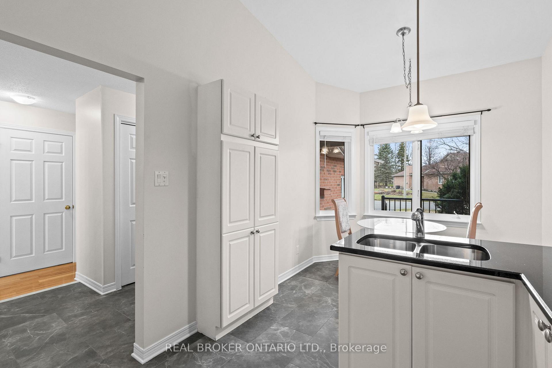 Photo 10 of 34 Bunting Lane, Ottawa, Kanata - Bridlewood — HOMEH