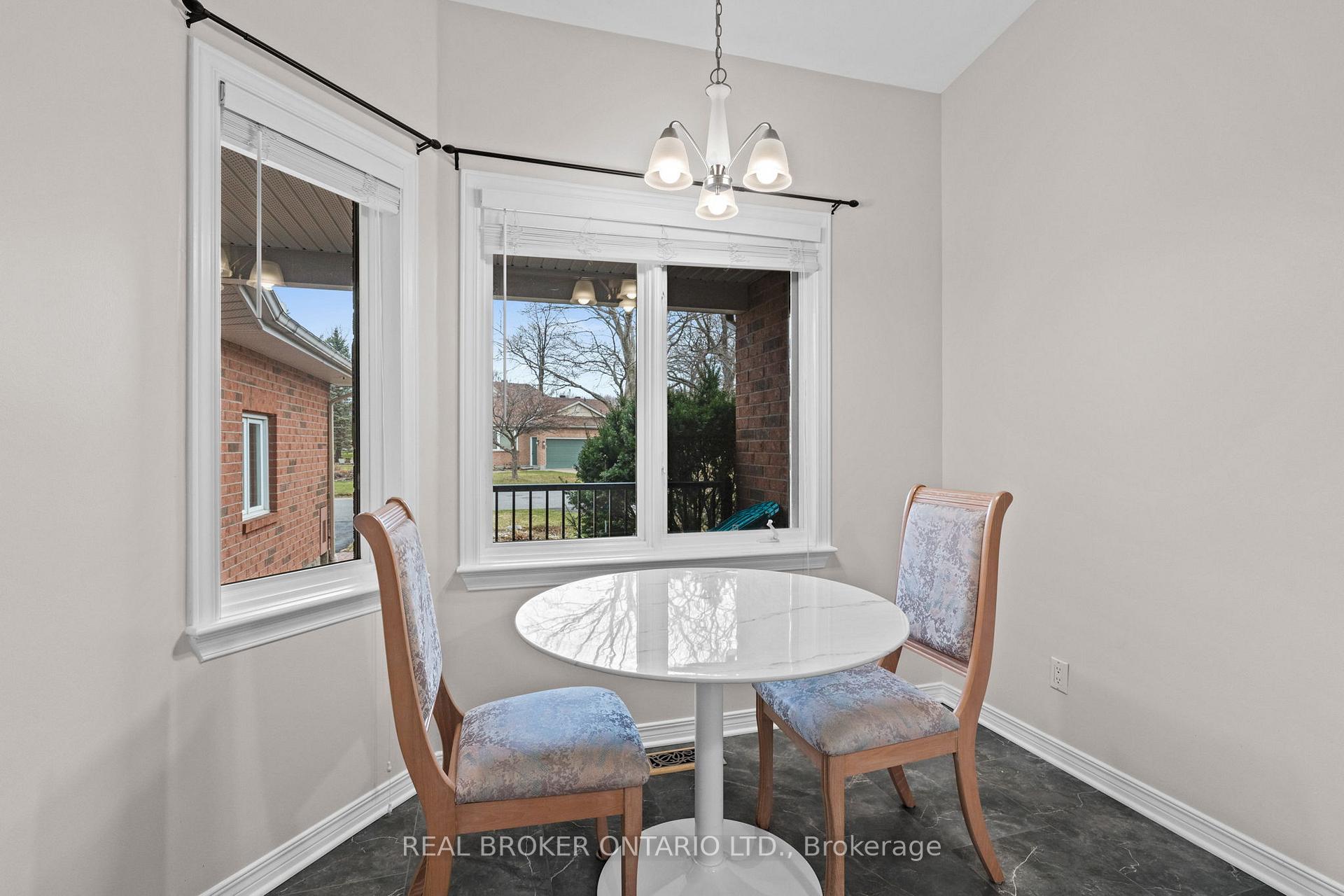 Photo 11 of 34 Bunting Lane, Ottawa, Kanata - Bridlewood — HOMEH