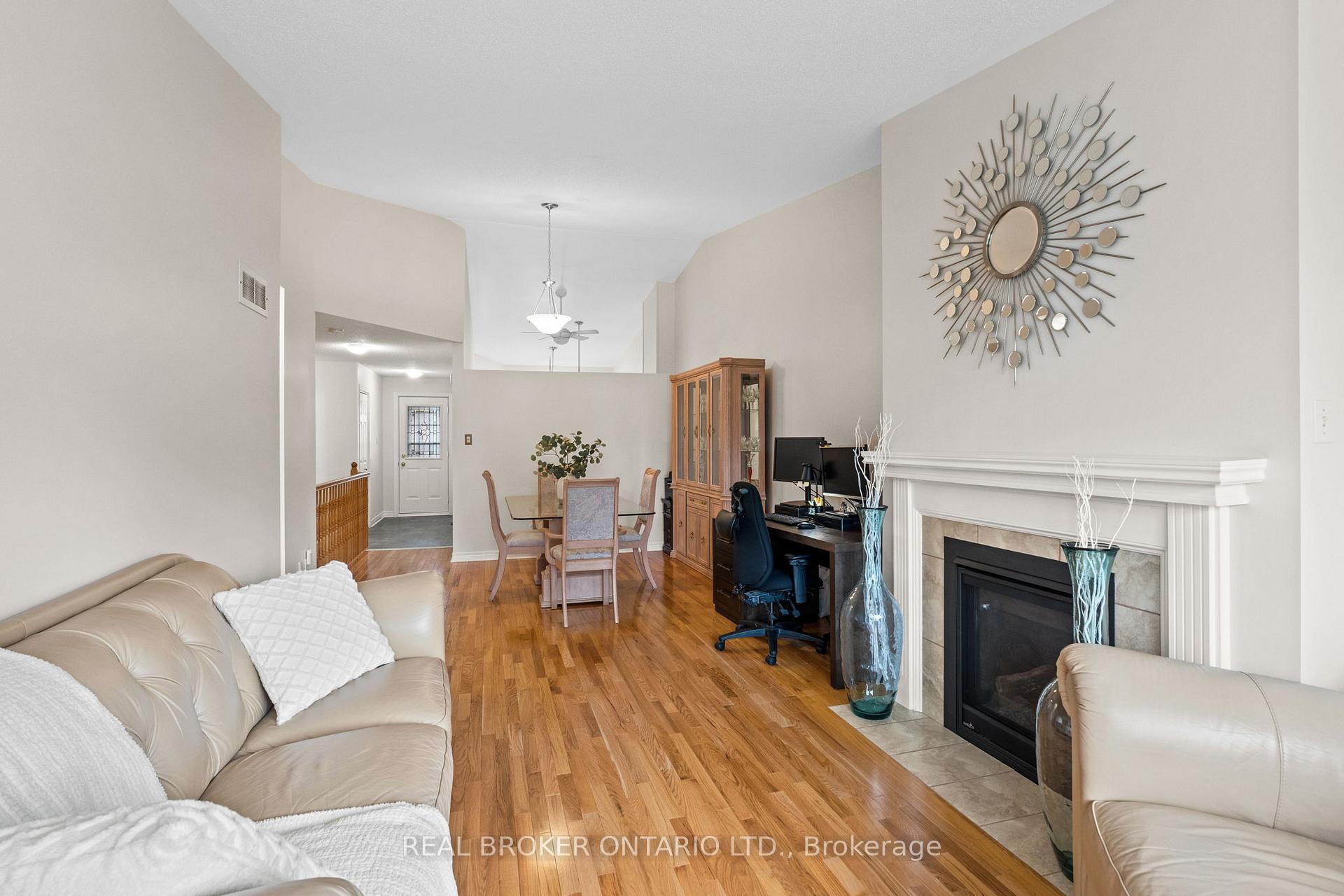 Photo 15 of 34 Bunting Lane, Ottawa, Kanata - Bridlewood — HOMEH
