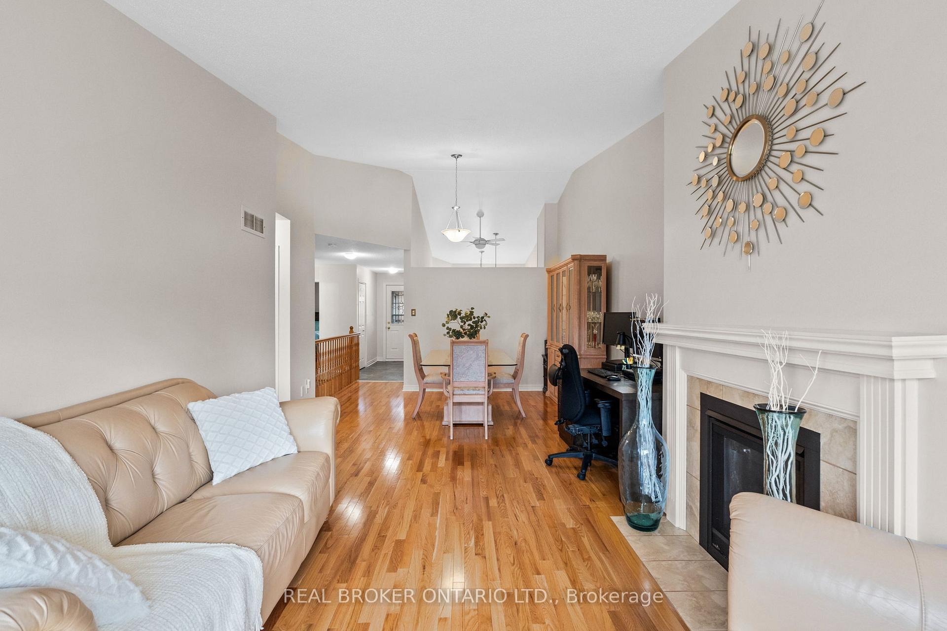 Photo 16 of 34 Bunting Lane, Ottawa, Kanata - Bridlewood — HOMEH