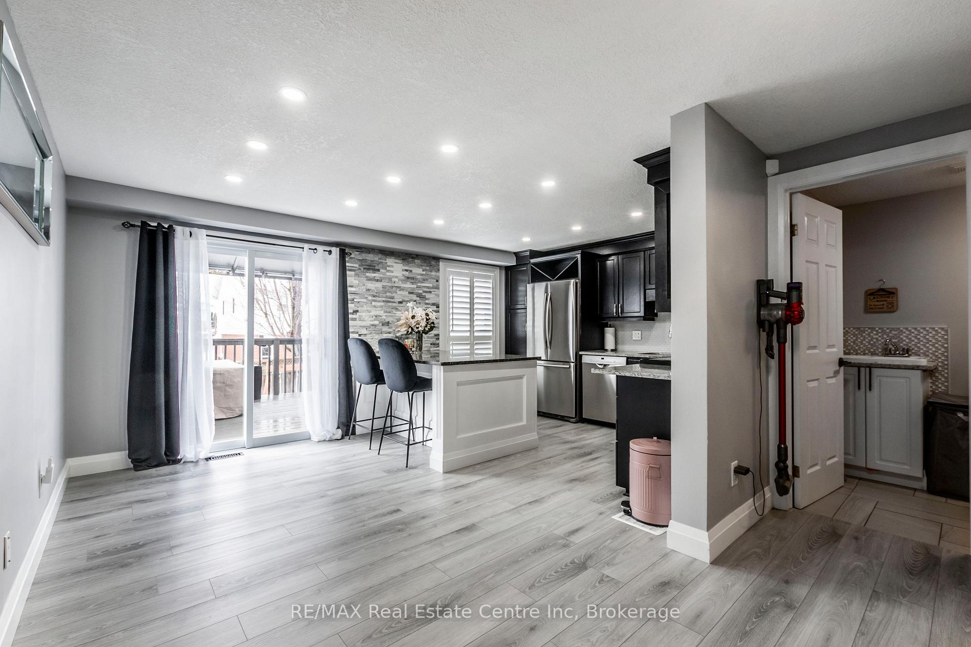 Photo 5 of 89 Max Becker Drive, Kitchener — HOMEH