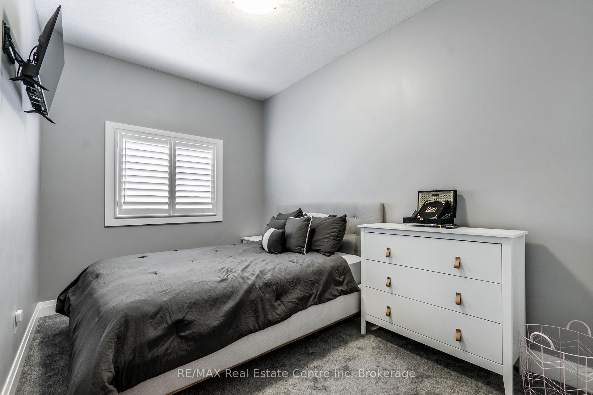 Photo 16 of 89 Max Becker Drive, Kitchener — HOMEH