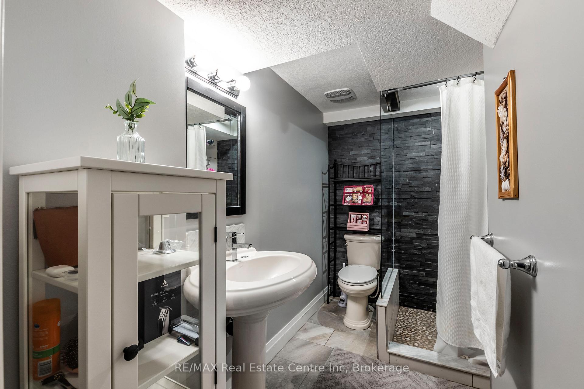 Photo 21 of 89 Max Becker Drive, Kitchener — HOMEH