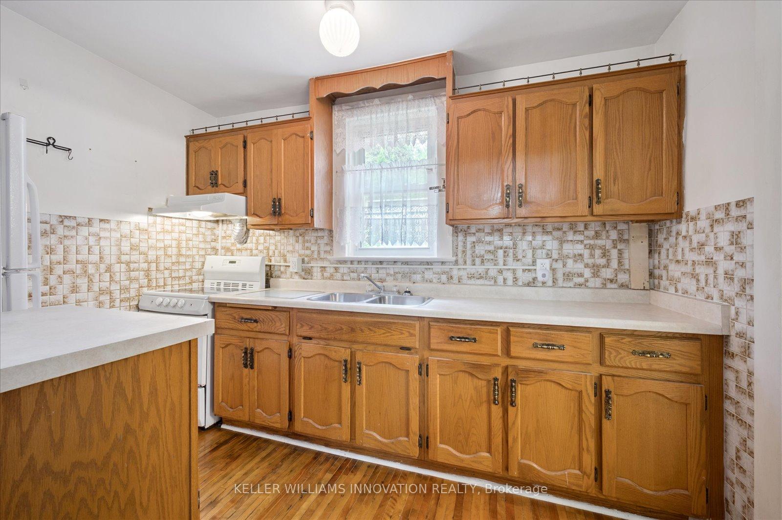 Photo 12 of 156 Union Boulevard, Kitchener — HOMEH