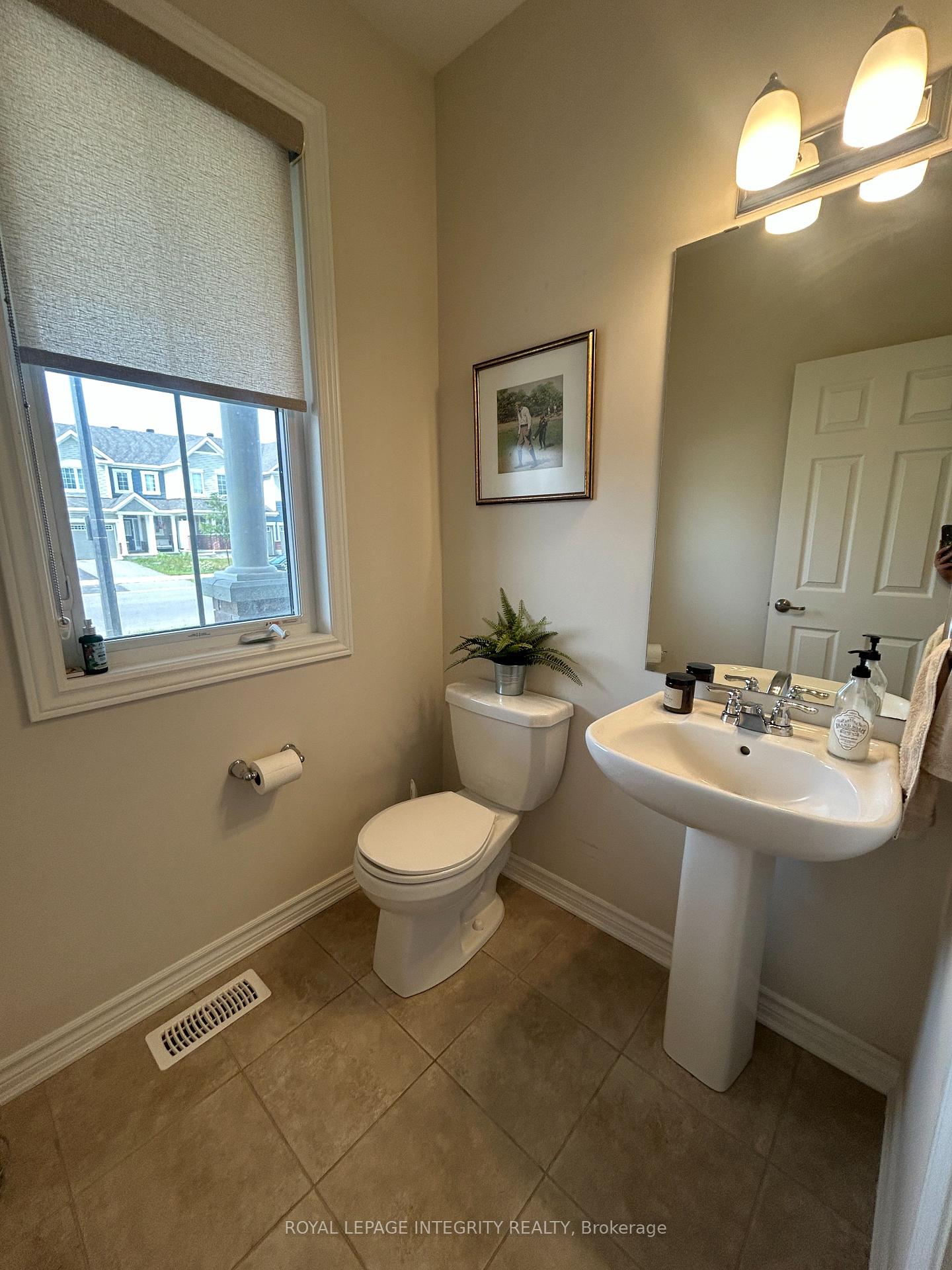 Photo 4 of 345 Rouncey Road, Ottawa, Kanata - Emerald Meadows/Trailwest — HOMEH