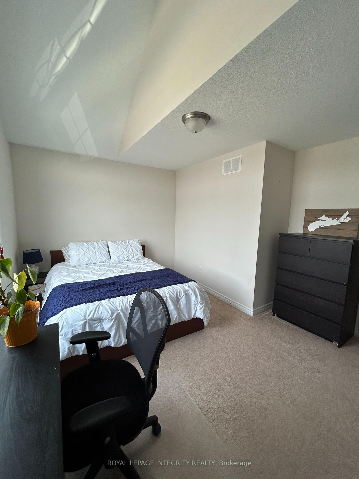 Photo 21 of 345 Rouncey Road, Ottawa, Kanata - Emerald Meadows/Trailwest — HOMEH