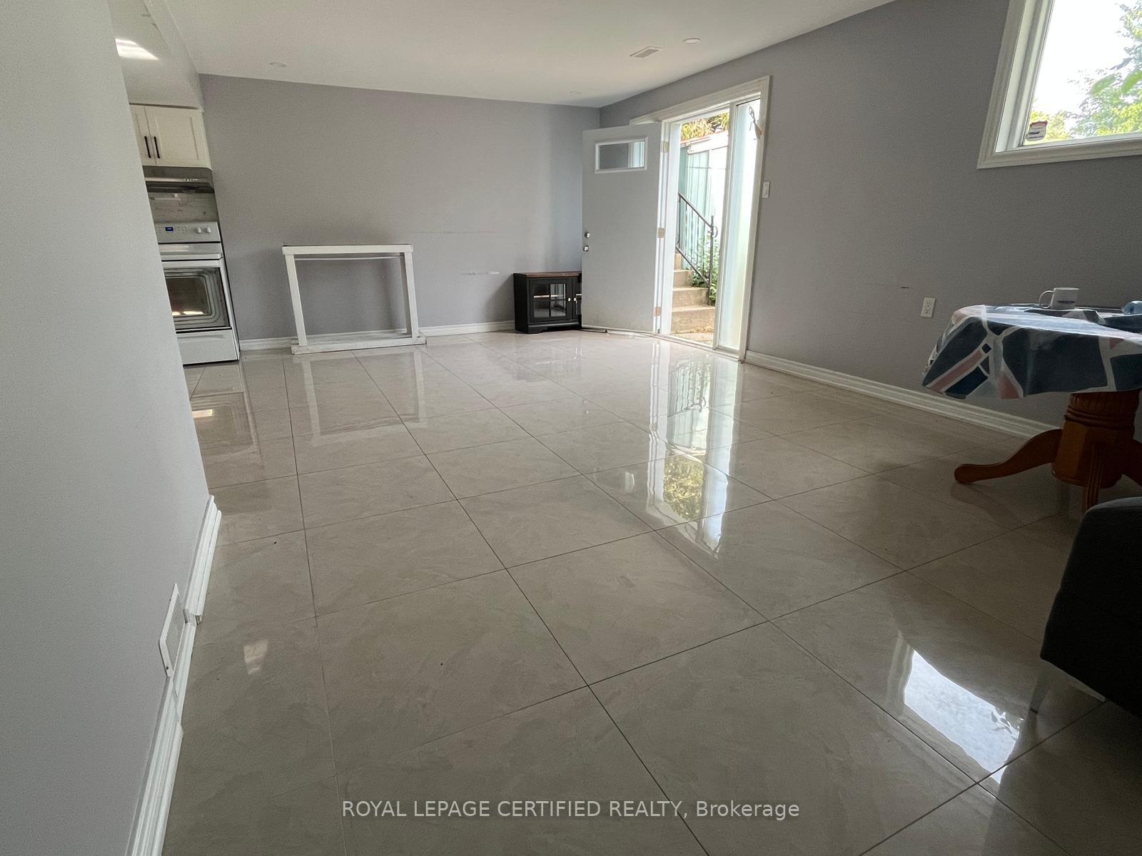 Photo 2 of 617 West 5th Street, Hamilton, Yeoville — HOMEH