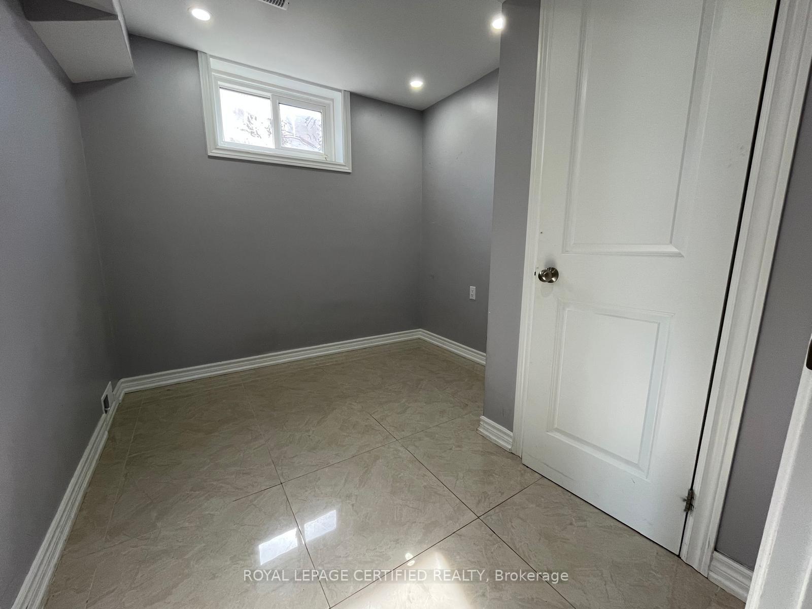 Photo 3 of 617 West 5th Street, Hamilton, Yeoville — HOMEH