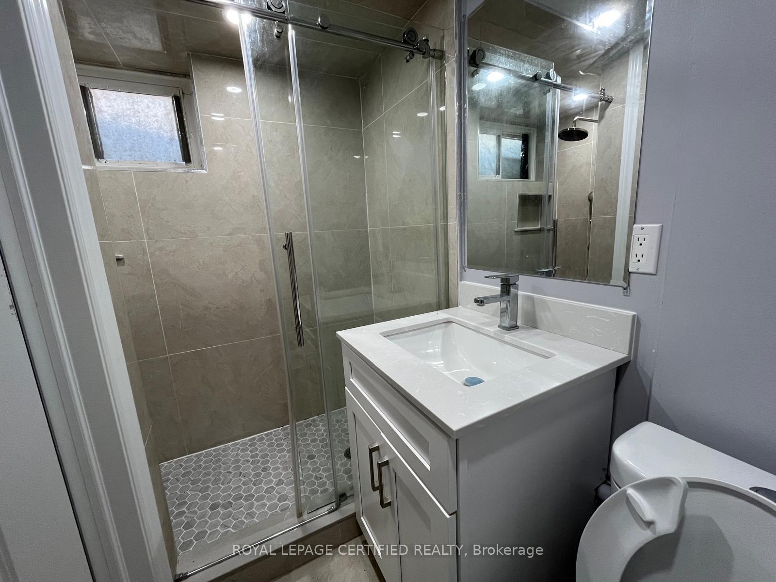 Photo 9 of 617 West 5th Street, Hamilton, Yeoville — HOMEH