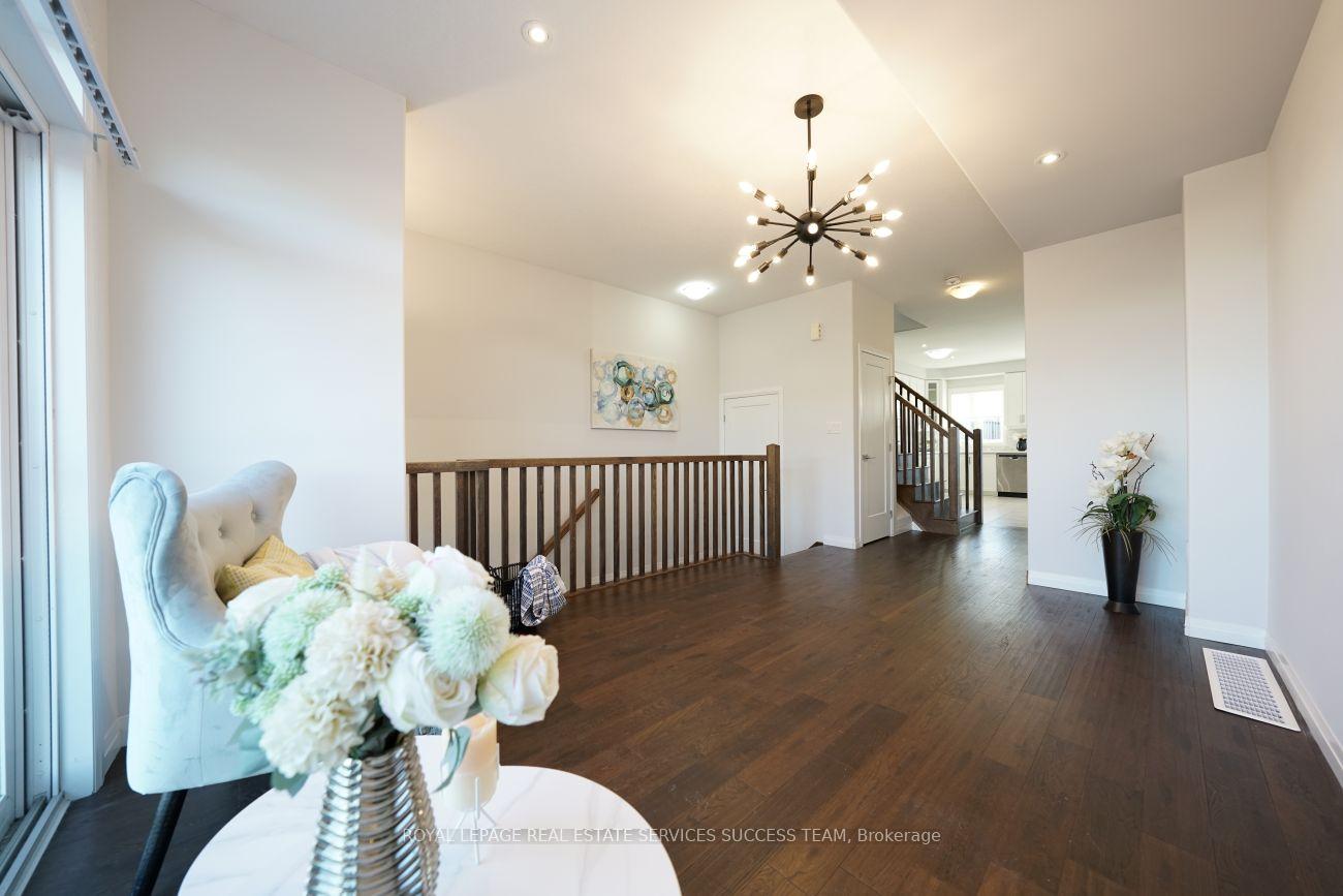 Photo 3 of 51 Soho Street, Hamilton, Stoney Creek — HOMEH