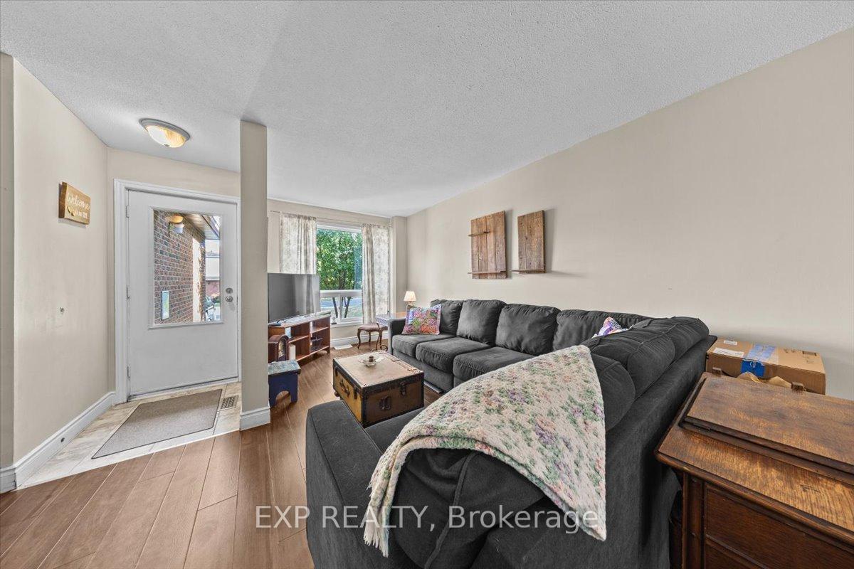Photo 5 of 73 Stable Way, Ottawa, Kanata - Bridlewood — HOMEH