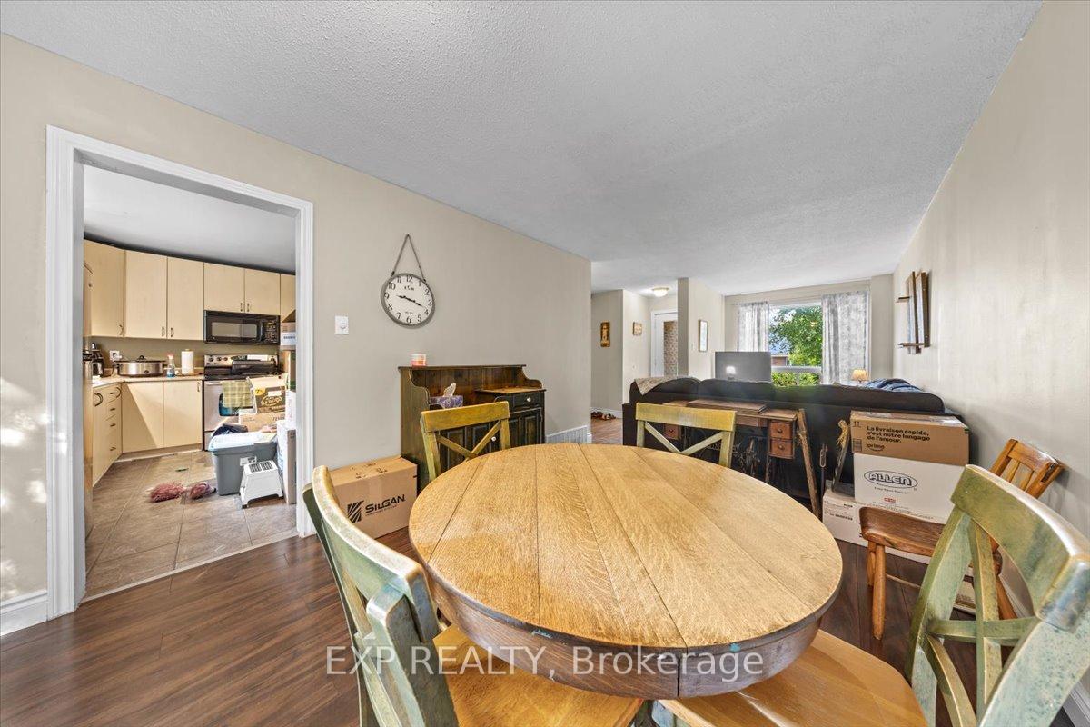 Photo 9 of 73 Stable Way, Ottawa, Kanata - Bridlewood — HOMEH