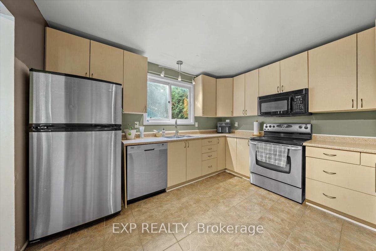 Photo 10 of 73 Stable Way, Ottawa, Kanata - Bridlewood — HOMEH