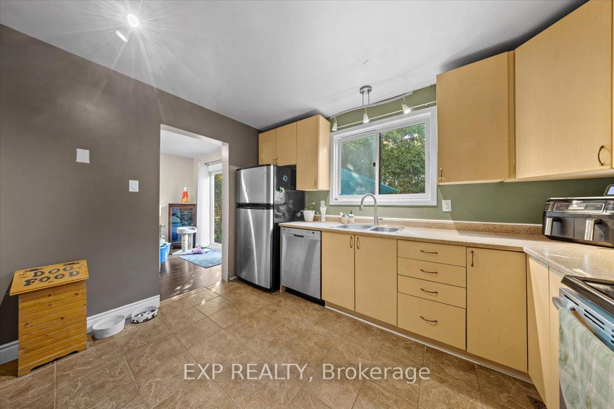 Photo 12 of 73 Stable Way, Ottawa, Kanata - Bridlewood — HOMEH