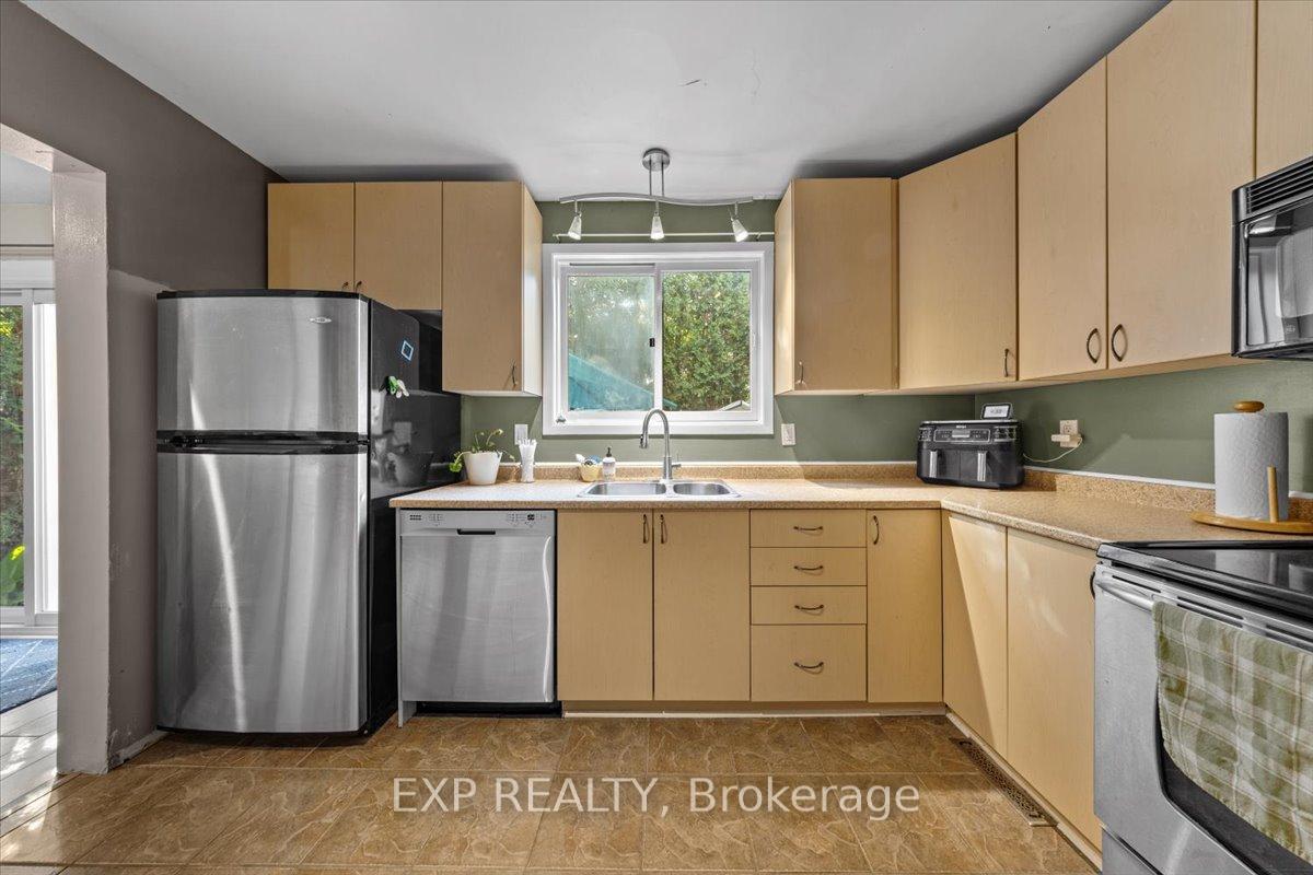 Photo 13 of 73 Stable Way, Ottawa, Kanata - Bridlewood — HOMEH
