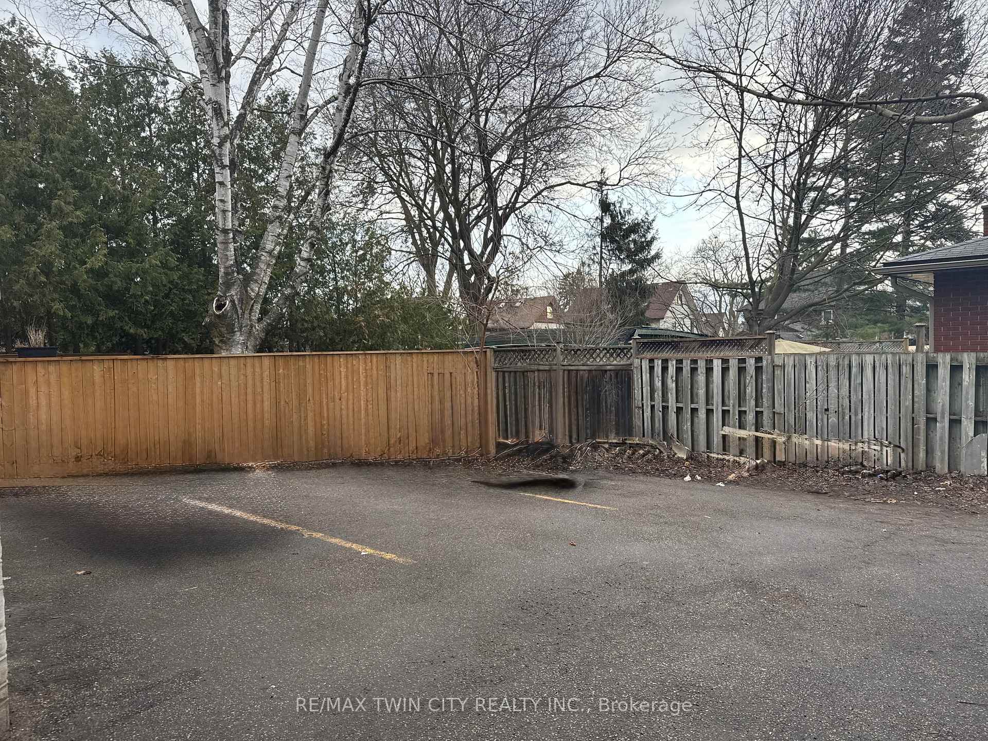 Photo 4 of 32 Simeon Street, Kitchener, Central Frederick — HOMEH