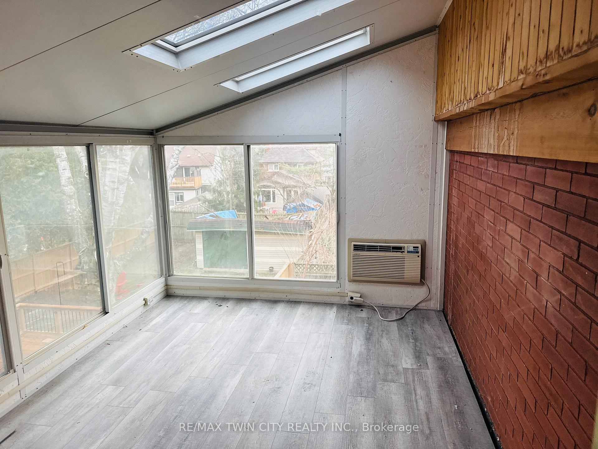 Photo 5 of 32 Simeon Street, Kitchener, Central Frederick — HOMEH