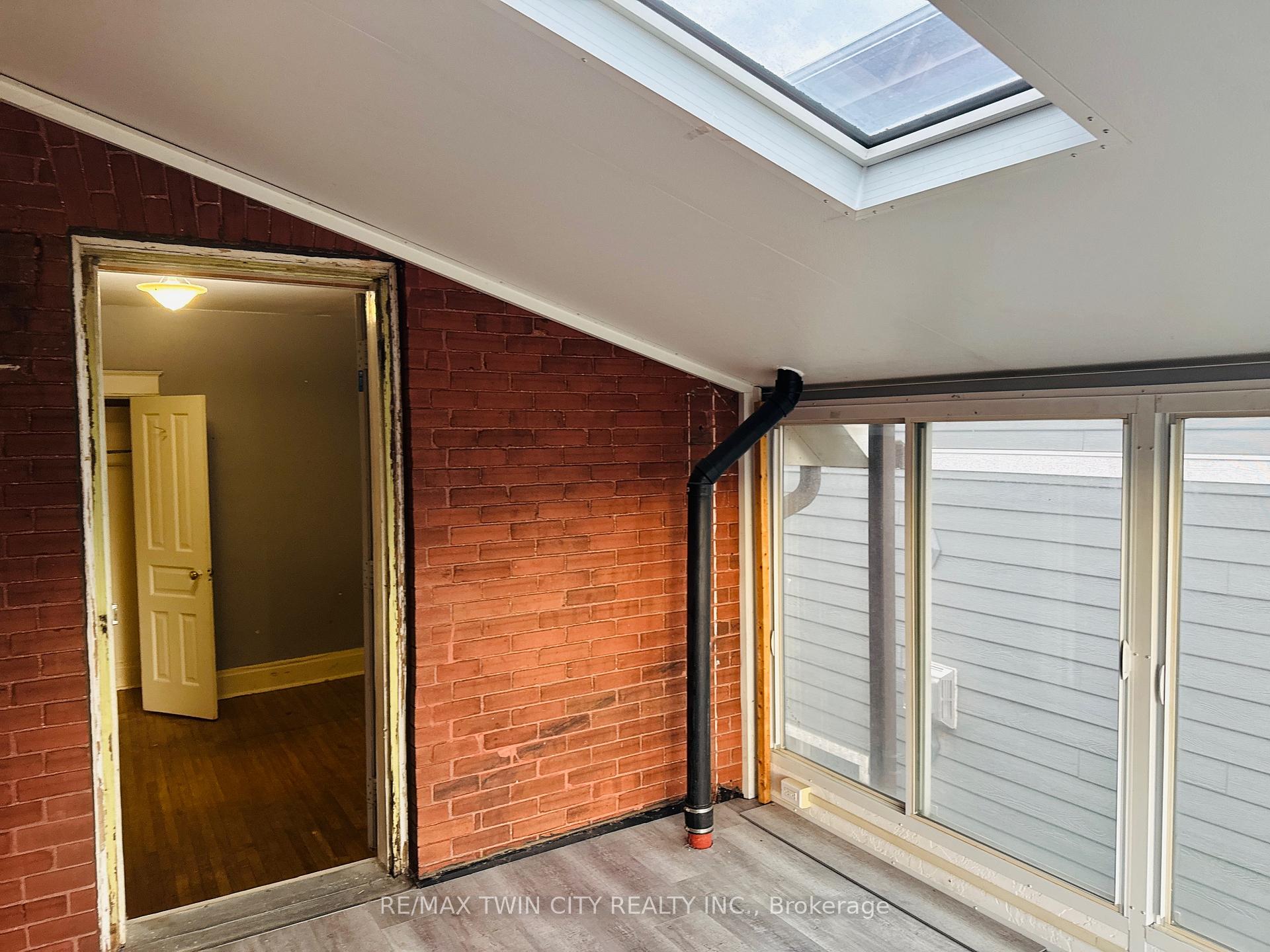 Photo 6 of 32 Simeon Street, Kitchener, Central Frederick — HOMEH