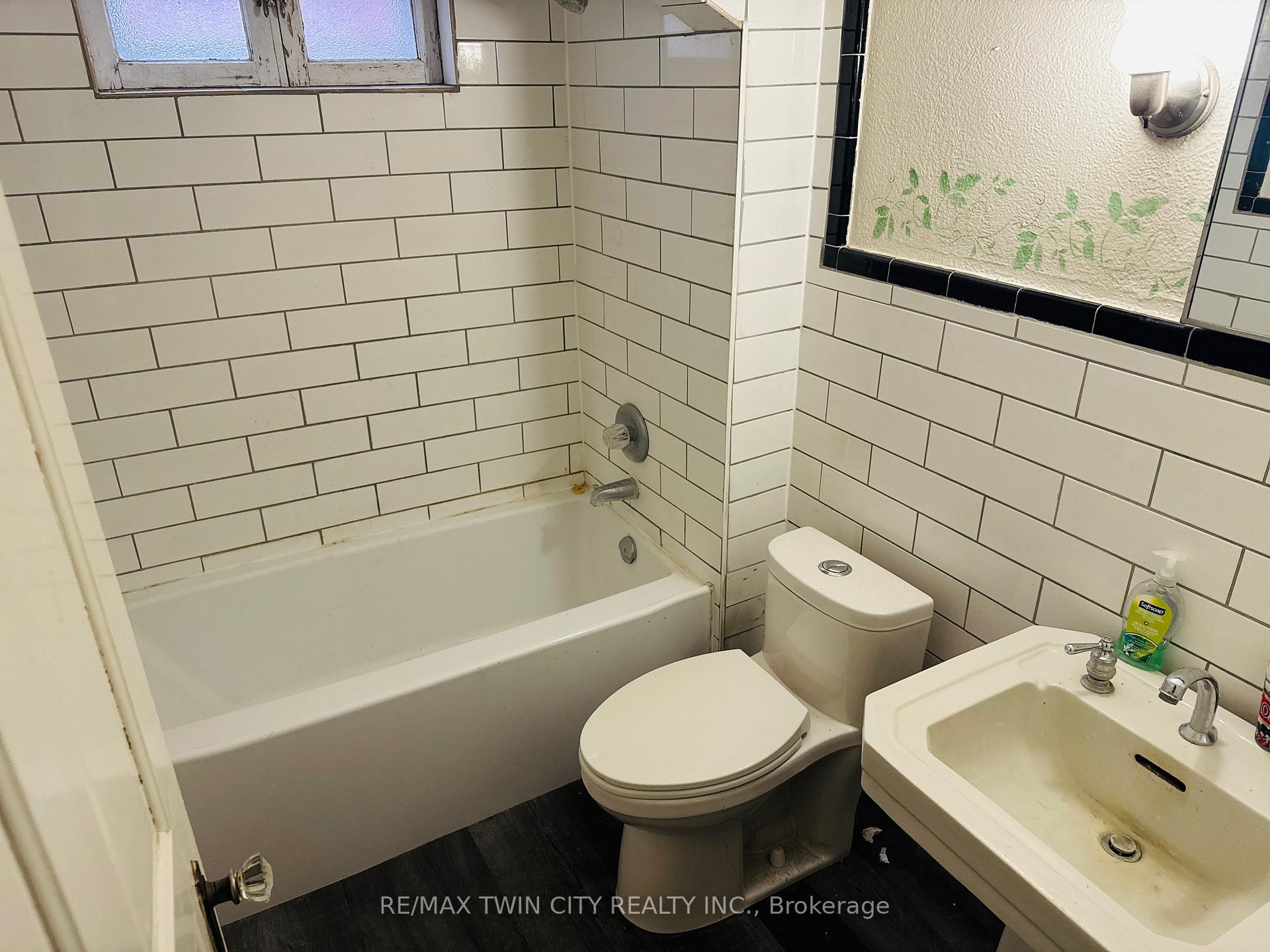 Photo 15 of 32 Simeon Street, Kitchener, Central Frederick — HOMEH