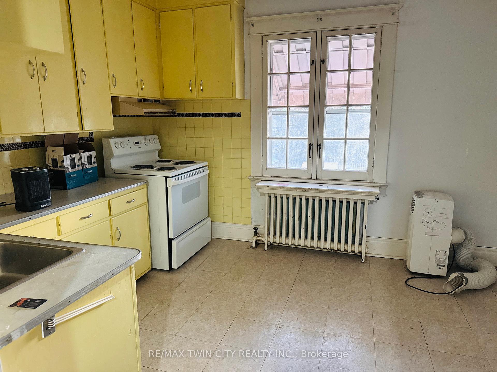 Photo 16 of 32 Simeon Street, Kitchener, Central Frederick — HOMEH