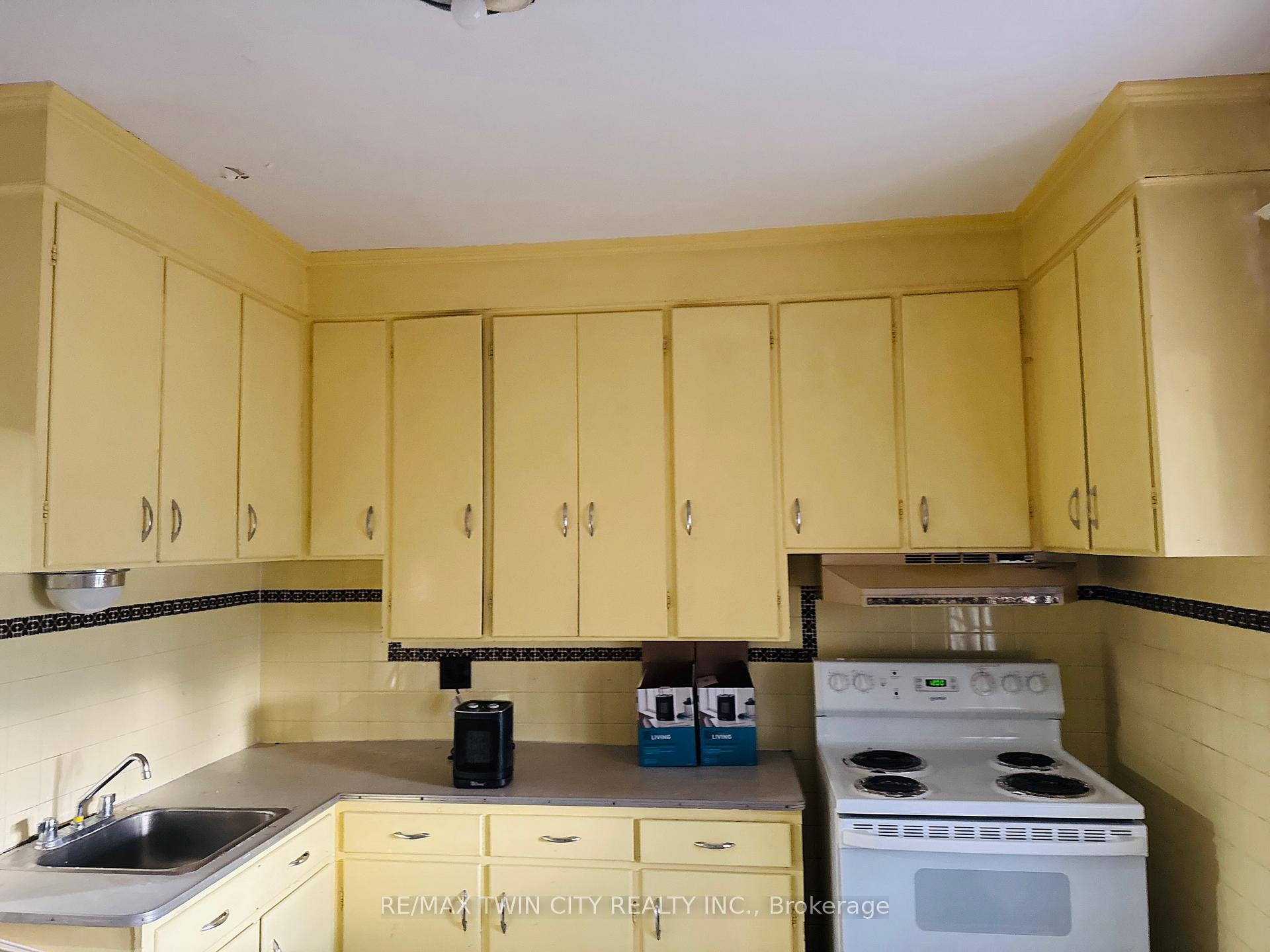 Photo 17 of 32 Simeon Street, Kitchener, Central Frederick — HOMEH