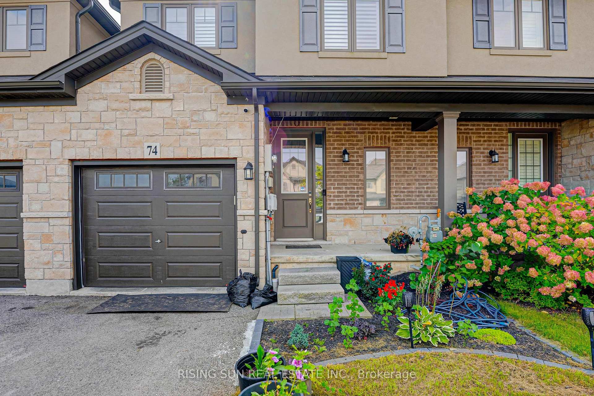 Photo 2 of 74 Dodman Crescent, Hamilton, Ancaster — HOMEH