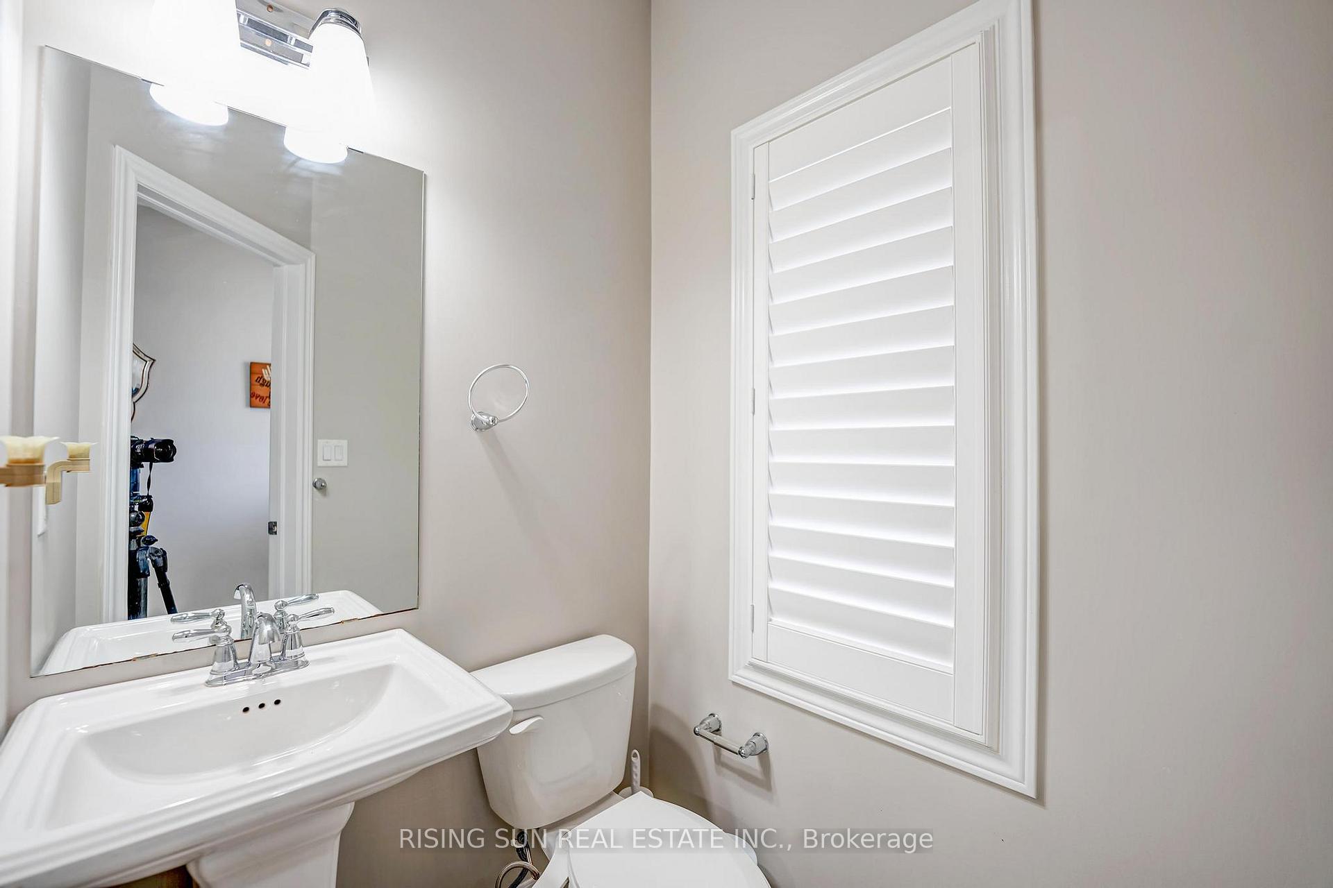 Photo 5 of 74 Dodman Crescent, Hamilton, Ancaster — HOMEH