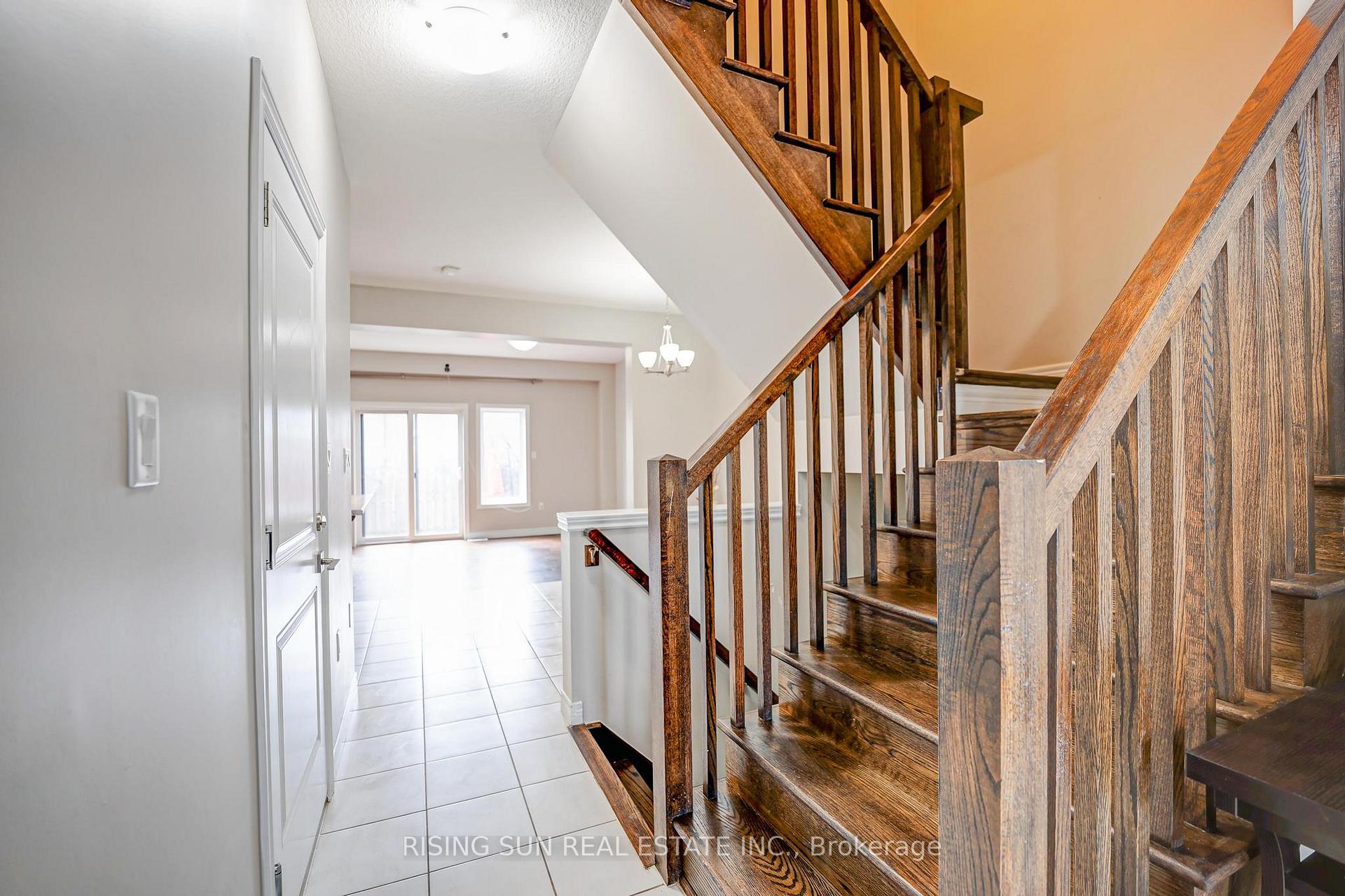 Photo 6 of 74 Dodman Crescent, Hamilton, Ancaster — HOMEH