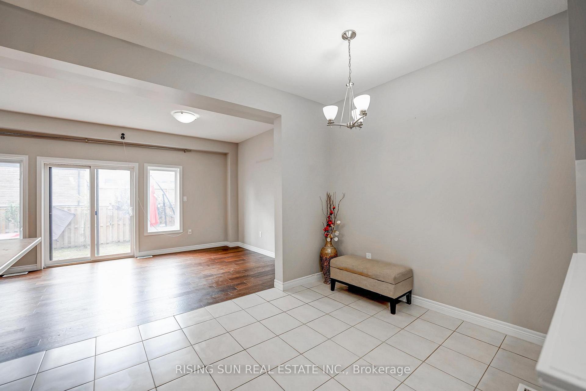 Photo 8 of 74 Dodman Crescent, Hamilton, Ancaster — HOMEH