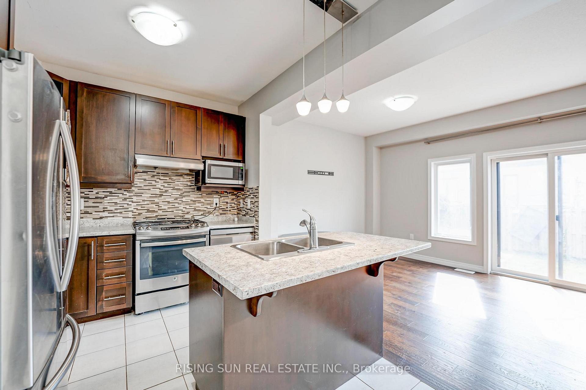 Photo 9 of 74 Dodman Crescent, Hamilton, Ancaster — HOMEH