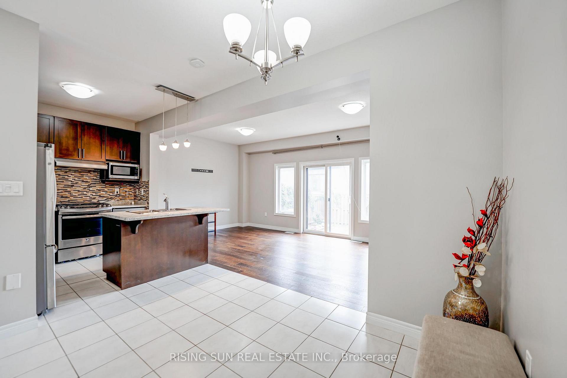 Photo 10 of 74 Dodman Crescent, Hamilton, Ancaster — HOMEH