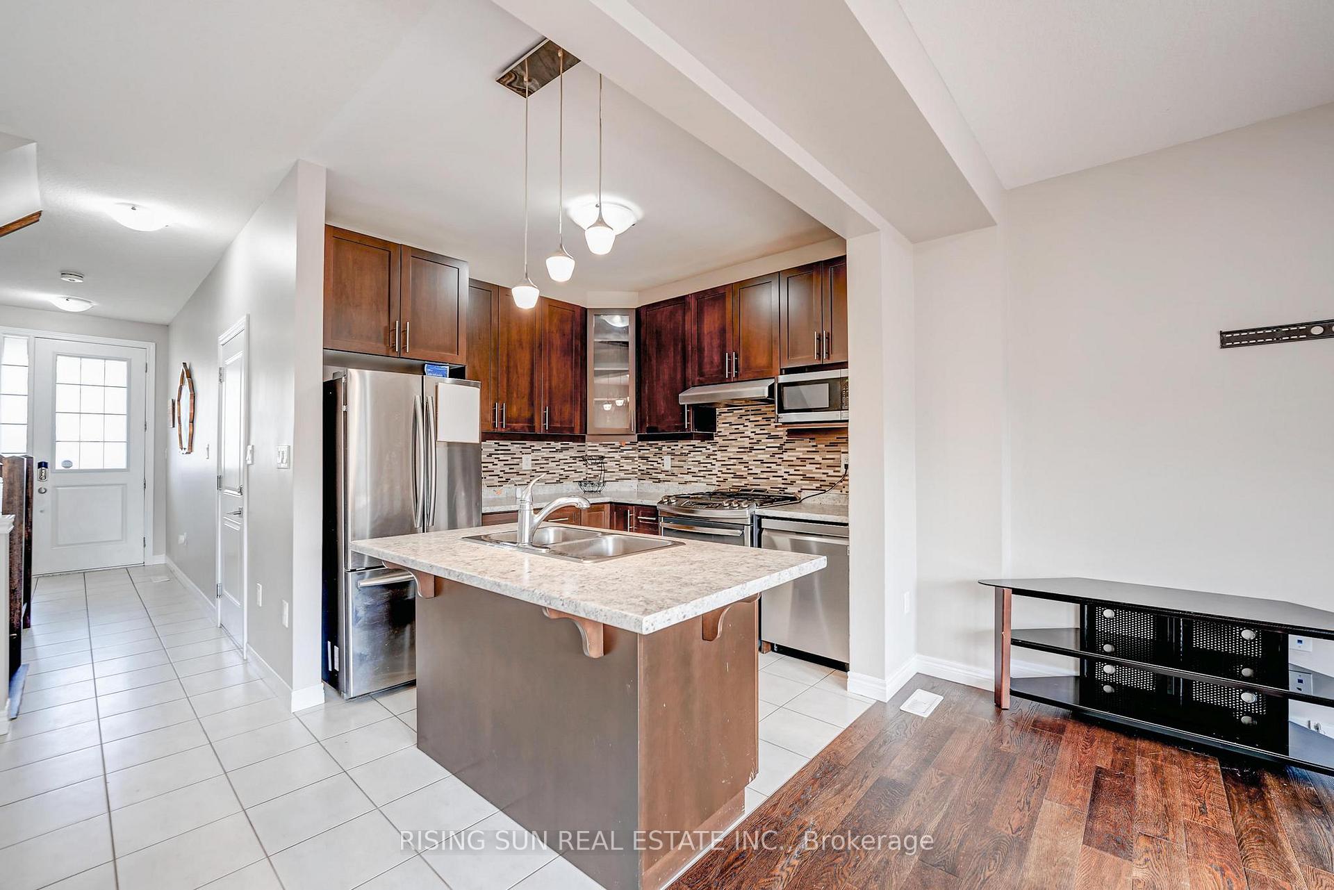Photo 11 of 74 Dodman Crescent, Hamilton, Ancaster — HOMEH