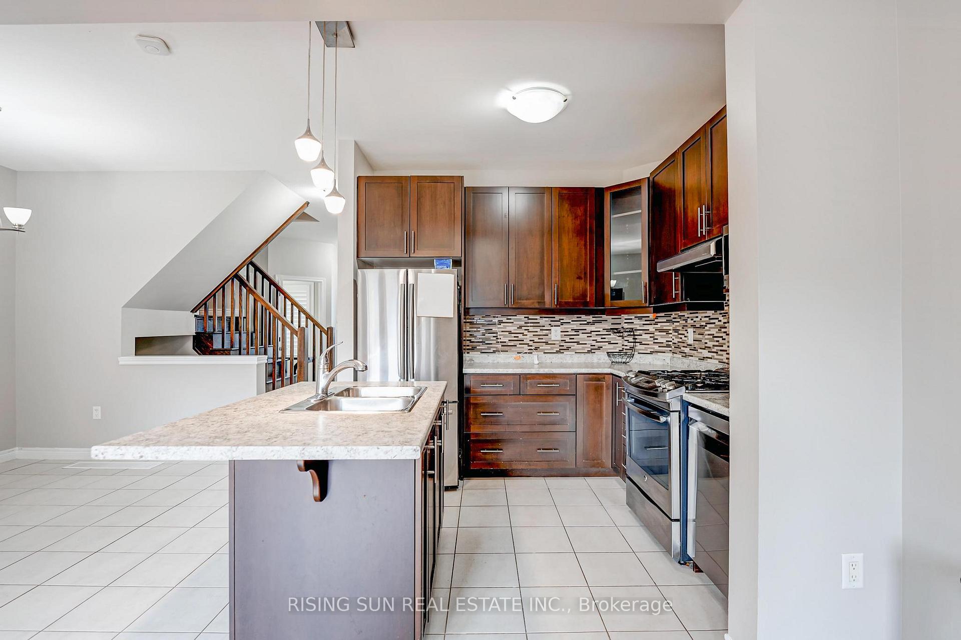 Photo 12 of 74 Dodman Crescent, Hamilton, Ancaster — HOMEH