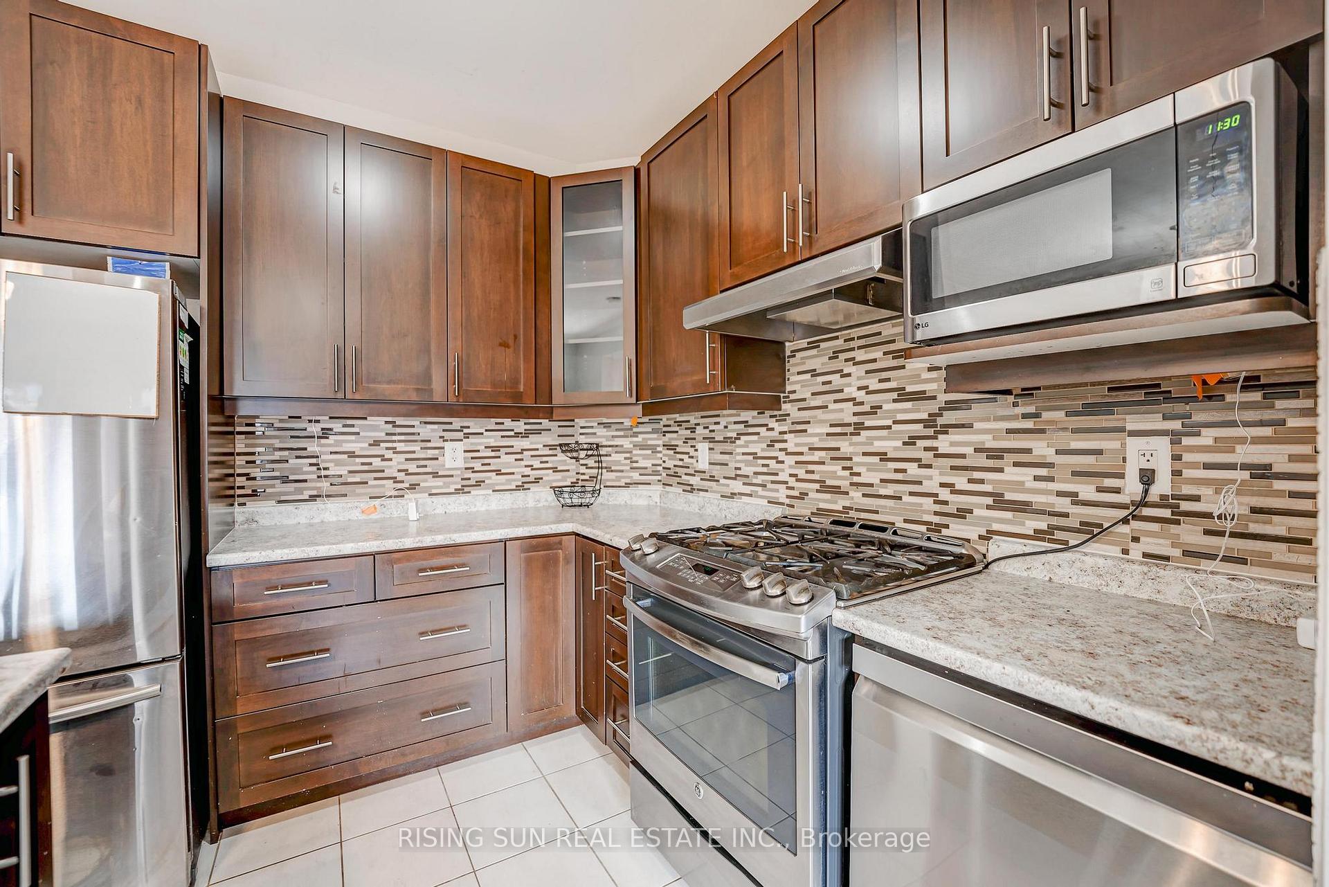 Photo 14 of 74 Dodman Crescent, Hamilton, Ancaster — HOMEH