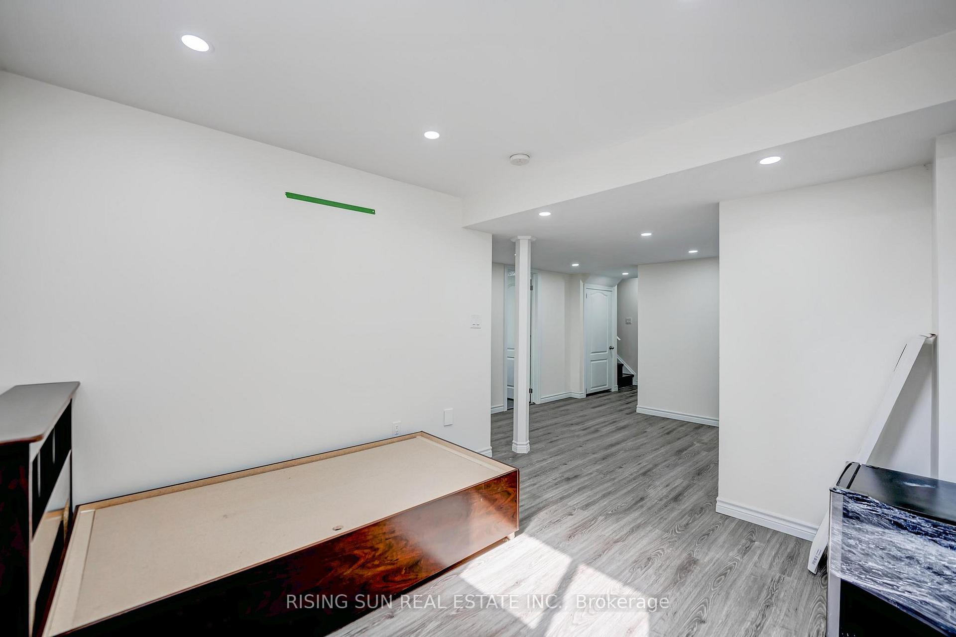 Photo 23 of 74 Dodman Crescent, Hamilton, Ancaster — HOMEH