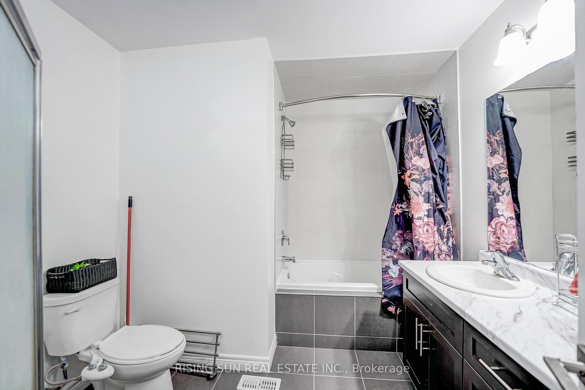 Photo 35 of 74 Dodman Crescent, Hamilton, Ancaster — HOMEH