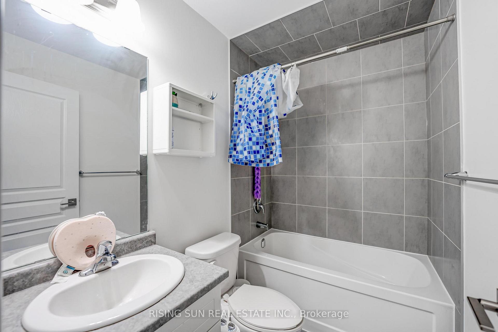 Photo 37 of 74 Dodman Crescent, Hamilton, Ancaster — HOMEH