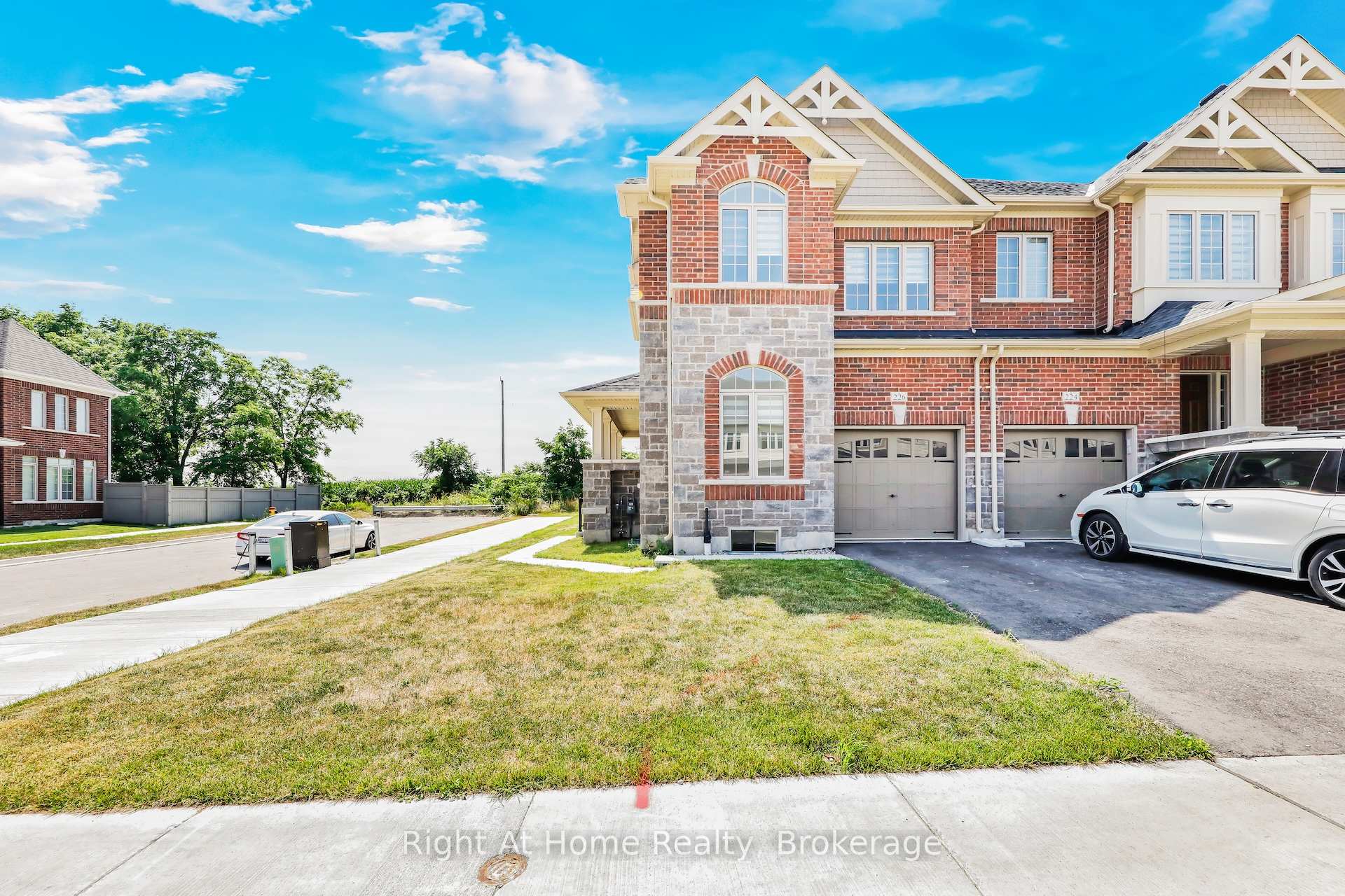 Photo 3 of 226 Broadacre Drive, Kitchener — HOMEH