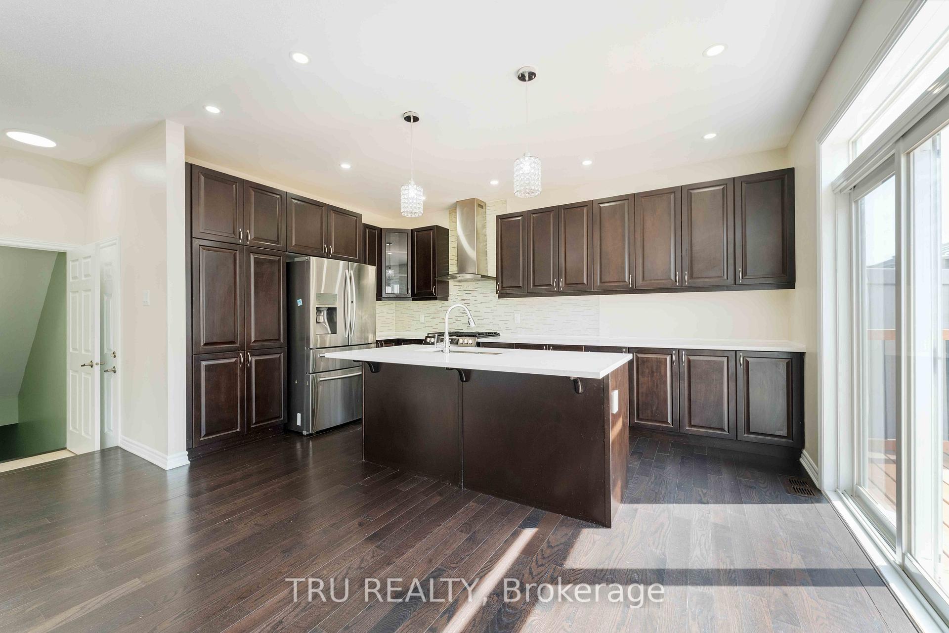 Photo 5 of 352 Meadowbreeze Drive, Ottawa, Kanata - Emerald Meadows/Trailwest — HOMEH