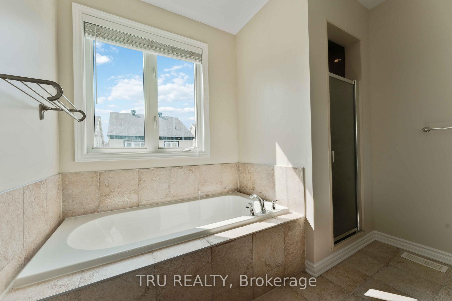 Photo 16 of 352 Meadowbreeze Drive, Ottawa, Kanata - Emerald Meadows/Trailwest — HOMEH