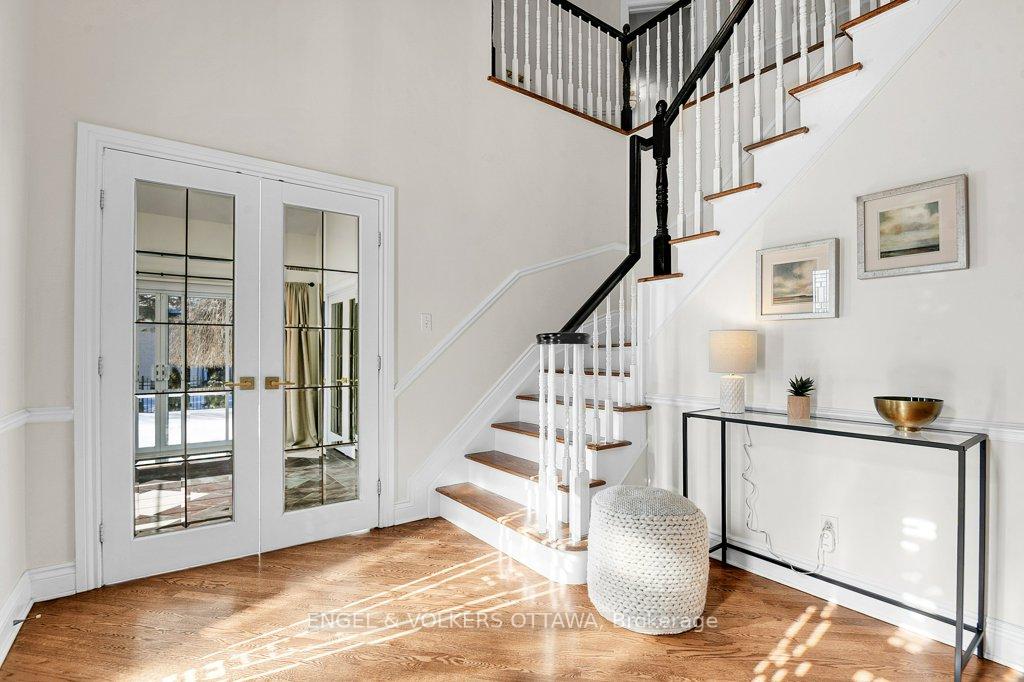 Photo 3 of 1323 Scharfgate Drive, Ottawa, Manotick Village & Manotick Estates — HOMEH