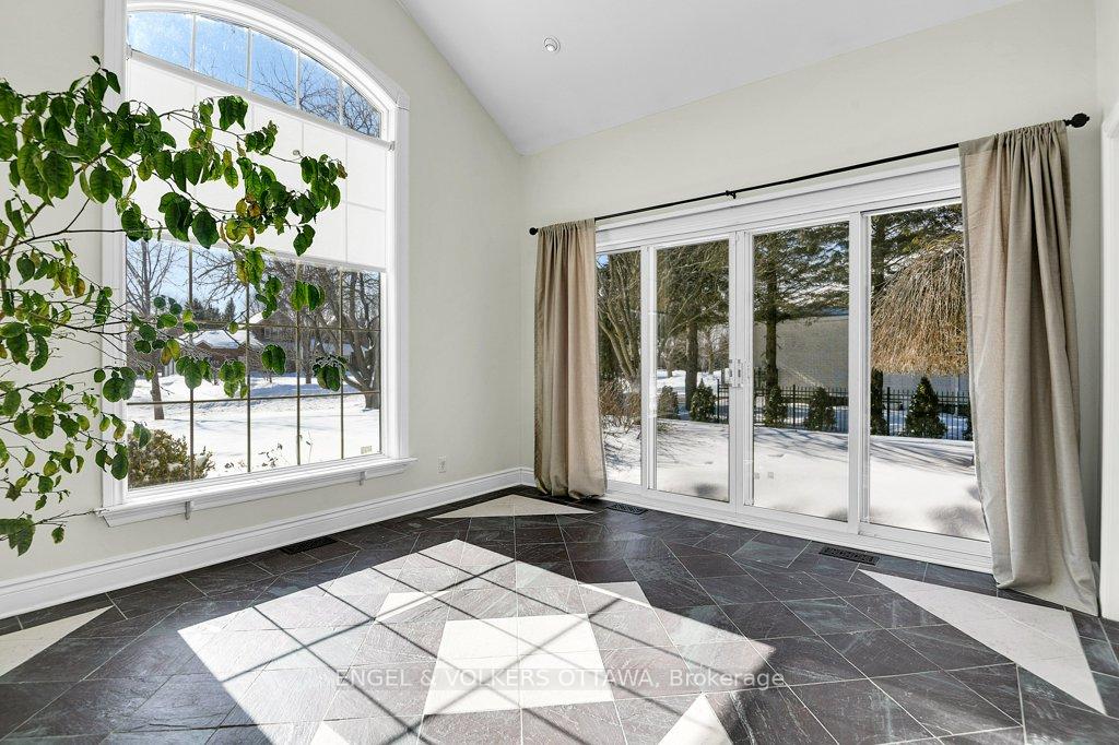 Photo 4 of 1323 Scharfgate Drive, Ottawa, Manotick Village & Manotick Estates — HOMEH