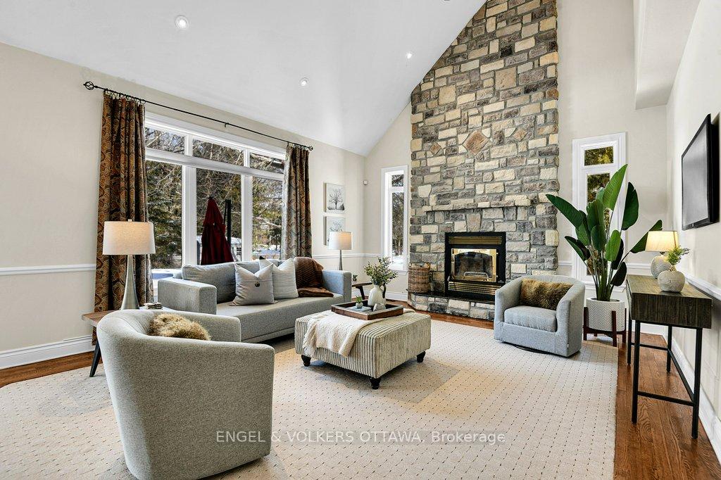 Photo 14 of 1323 Scharfgate Drive, Ottawa, Manotick Village & Manotick Estates — HOMEH