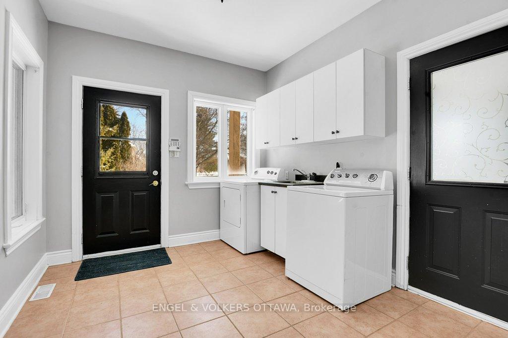 Photo 18 of 1323 Scharfgate Drive, Ottawa, Manotick Village & Manotick Estates — HOMEH