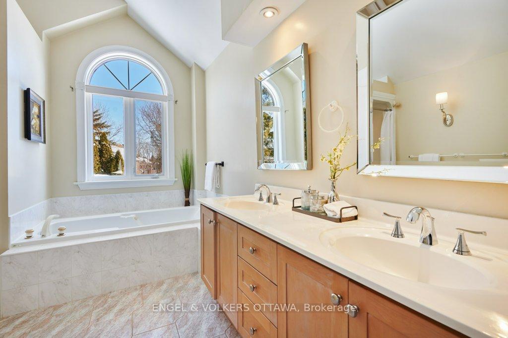 Photo 22 of 1323 Scharfgate Drive, Ottawa, Manotick Village & Manotick Estates — HOMEH